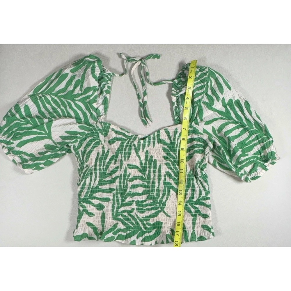 Women's size MEDIUM H&M shirt.